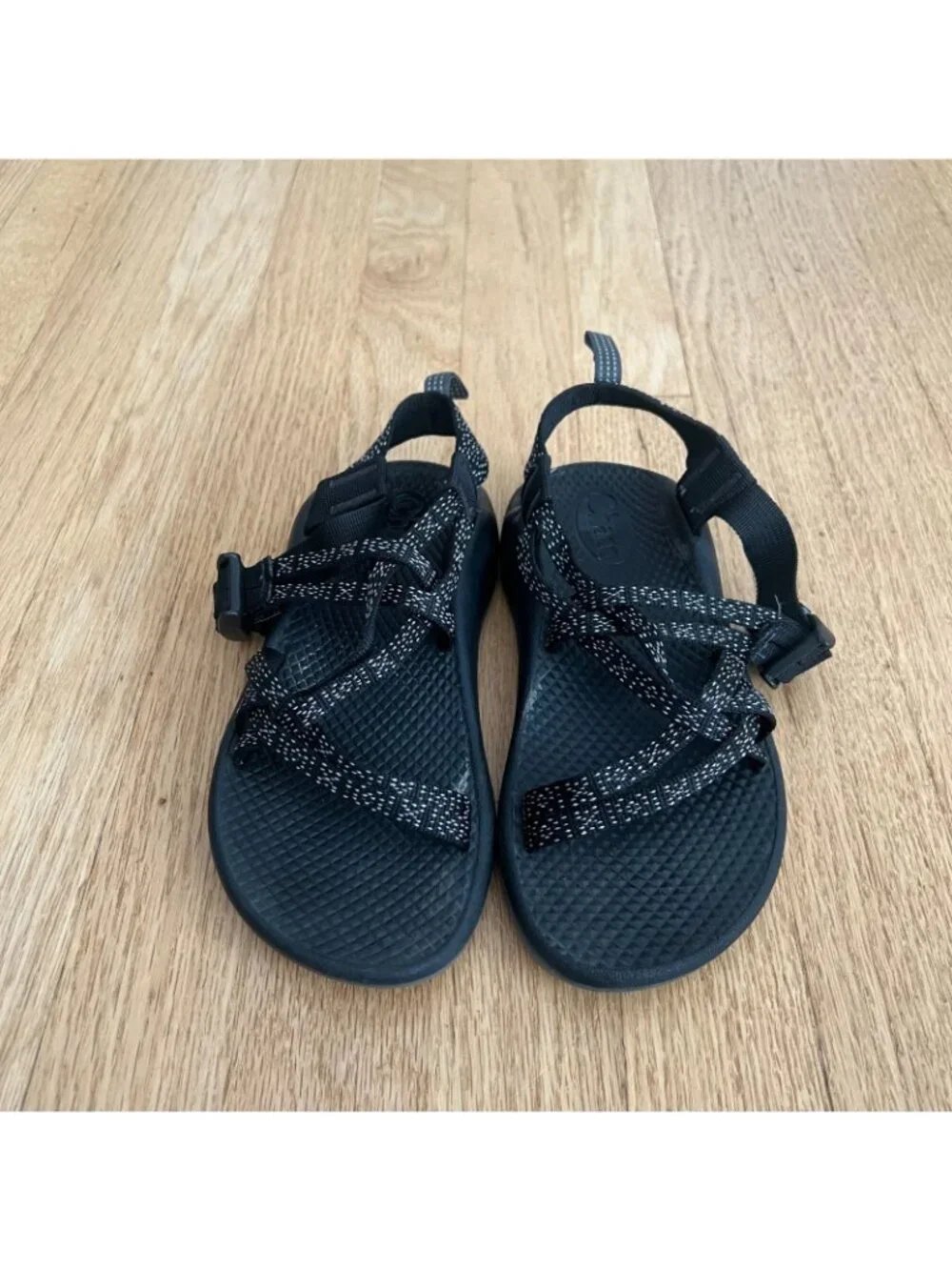 Chaco ZX1 Black Strappy Hiking Sandals Kid/Youth Size 2